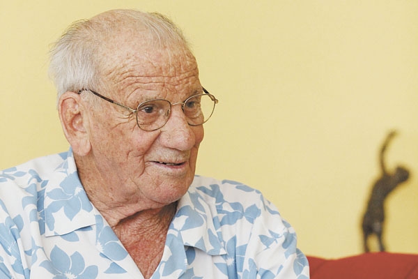 Um abraço muito especial neste domingo vai para o amigo Tomaz Tardivo, que está comemorando seus 83 anos de vida. Funcionário ali do Clube dos Bagres, ele mantém há mais de 50 anos a tradição do presépio de Natal e da brincadeira de malhação do Judas, no 